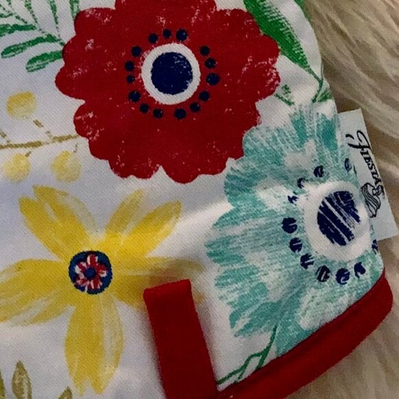 Fiesta® Oven Mitt - Embroidered Enchantment - Picture 6 of 9